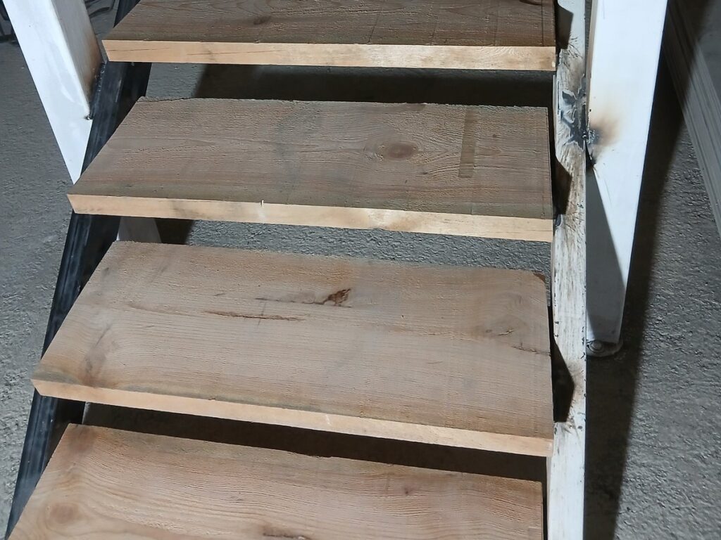 escalera metalica baix ebre tortosa roquetes